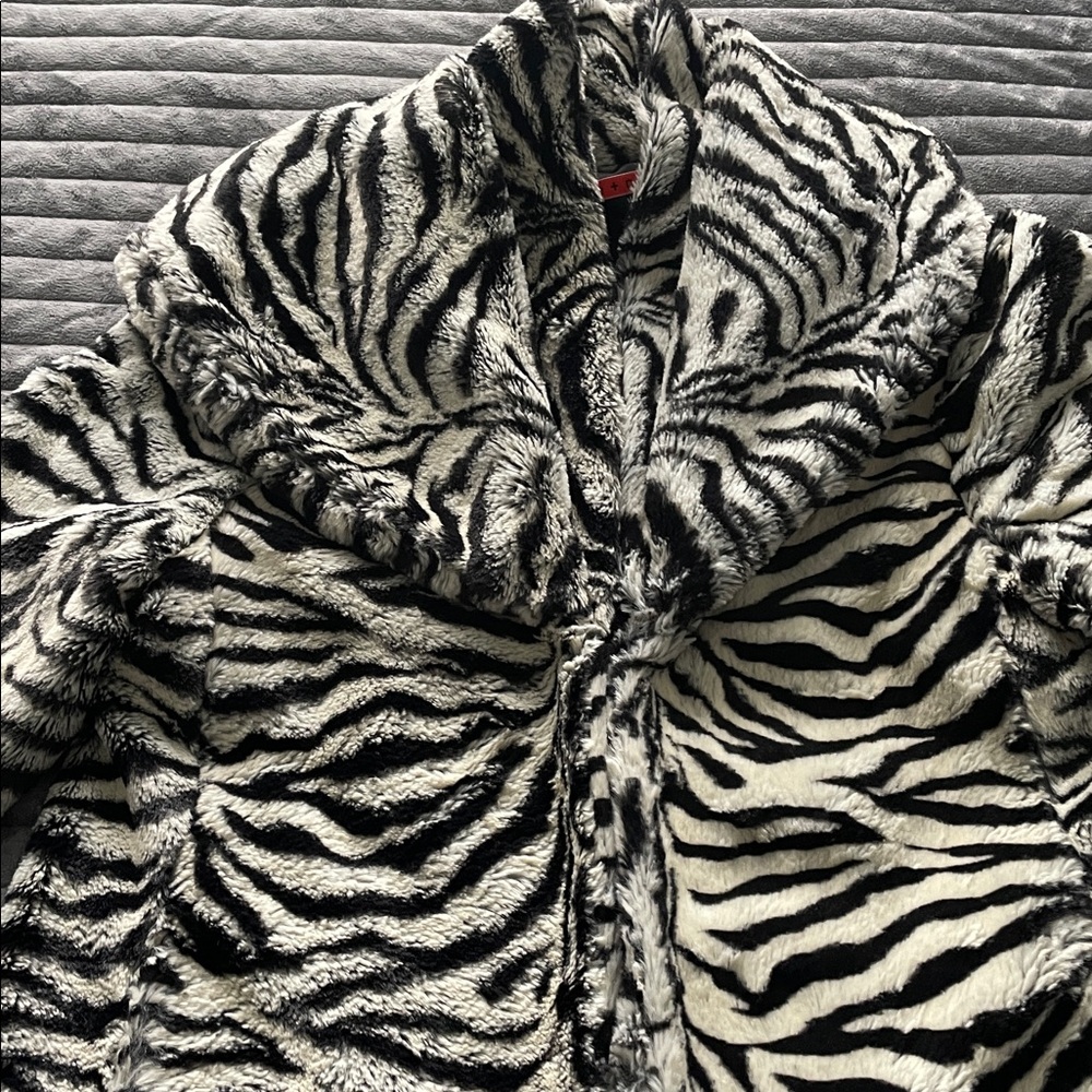 Alice + Olivia Zebra Print Faux Fur Jacket EUC - Picture 8 of 15